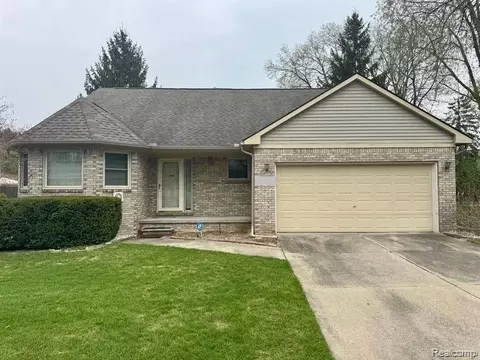 829 Hidden Ter, Waterford, MI 48327