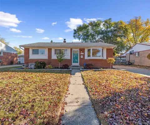 6838 Moccasin St, Westland, MI 48185
