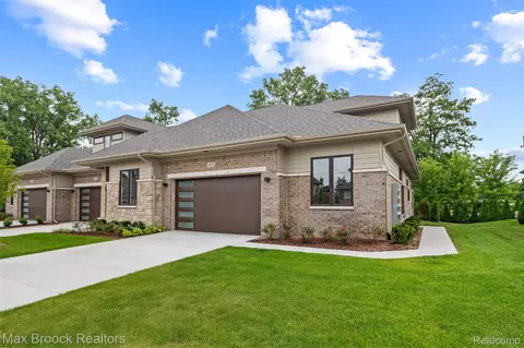 7479 Gramercy Cir #16, West Bloomfield, MI 48322