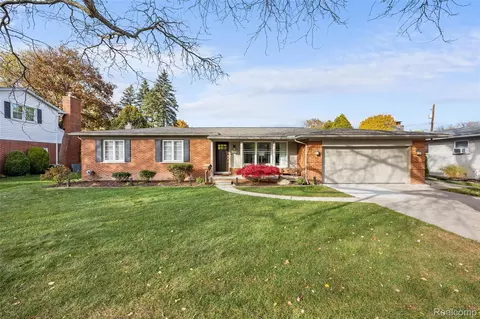34178 Grove Dr, Livonia, MI 48154
