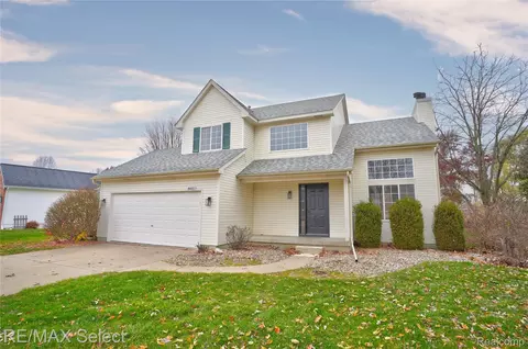 8455 Deer Field Dr, Davison, MI 48423