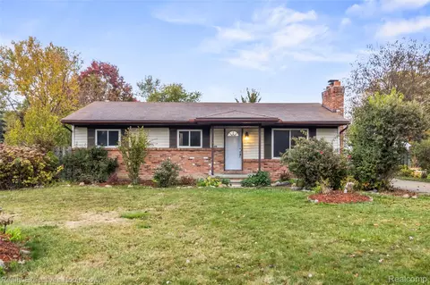 19295 Brandt St, Roseville, MI 48066