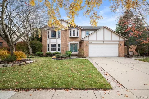 19118 Killeen Dr, Clinton Township, MI 48038