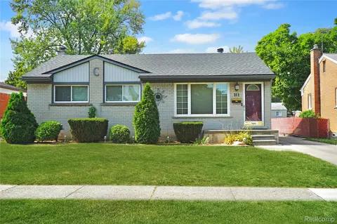 211 Arcola St, Garden City, MI 48135