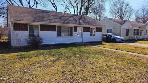 26620 Academy St, Roseville, MI 48066
