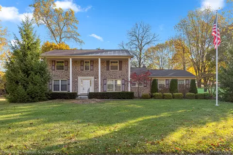 29260 New Bradford, Farmington Hills, MI 48331