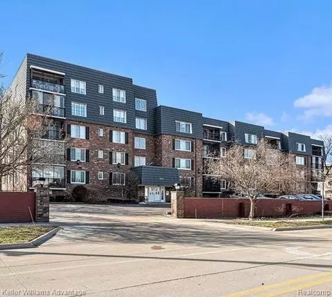 3415 Benjamin Ave #110, Royal Oak, MI 48073