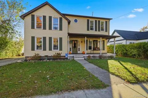 1086 N Saginaw St, Lapeer, MI 48446