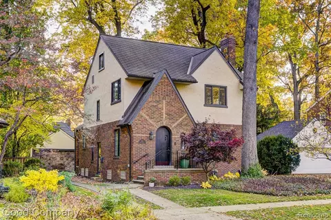 551 W Oakridge St, Ferndale, MI 48220