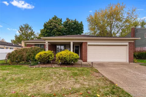 30817 Ohmer Dr, Warren, MI 48092