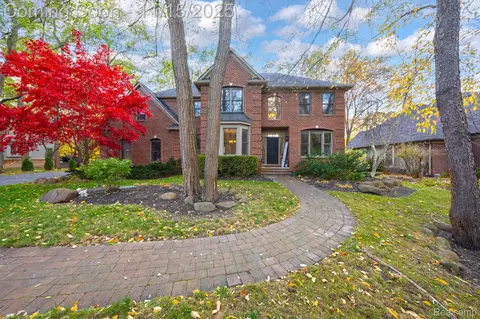 9751 Kingston Pointe Dr, Villageofclarkstoncity_oakland, MI 48348