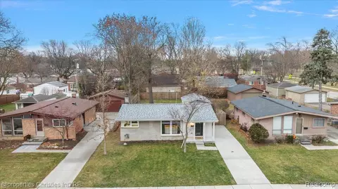2011 Nakota Rd, Royal Oak, MI 48073