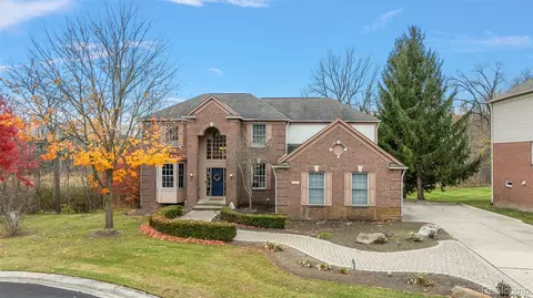 3961 Ridgemonte Ct, Rochester, MI 48306