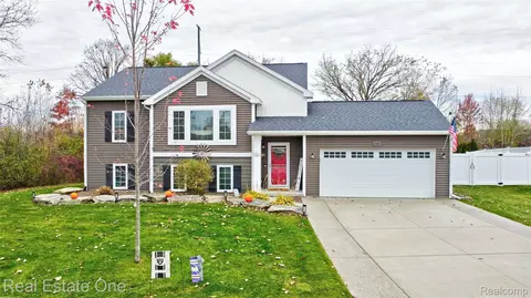4316 Pebble Creek Blvd, Grand Blanc, MI 48439