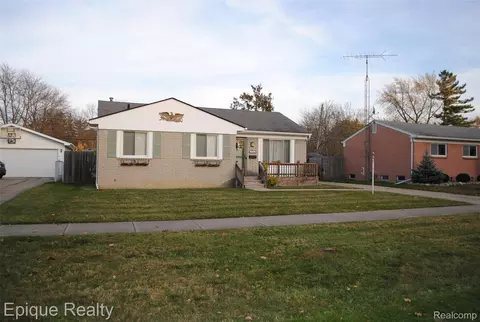 711 Georgia Ave, Marysville, MI 48040