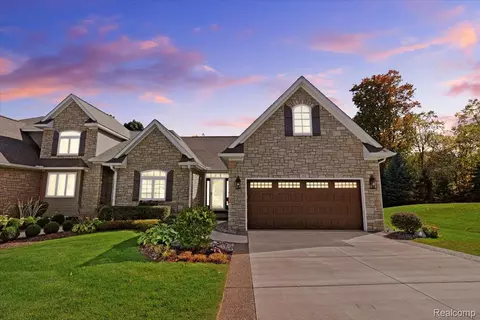 68 Fox Hollow Dr, Metamora, MI 48455
