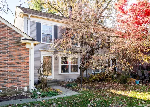 1246 Kings Cove Ct, Rochester Hills, MI 48306