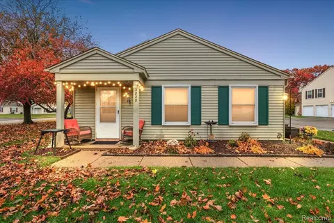 3222 Birchcreek Ct, Orion, MI 48360