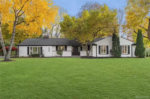 1048 Satterlee Rd, Bloomfield Hills, MI 48304