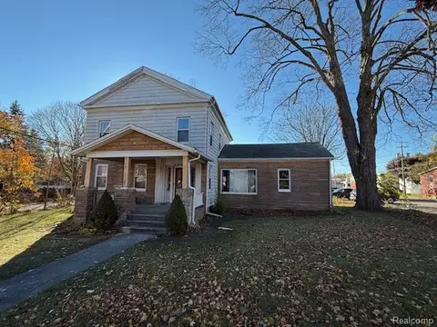 126 E Saint Clair St, Almont, MI 48003