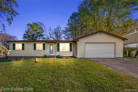 9600 Yale Ave, Independence, MI 48348