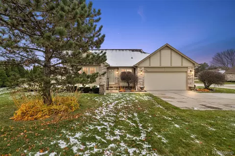 42590 Schienle Ln, Clinton Township, MI 48038