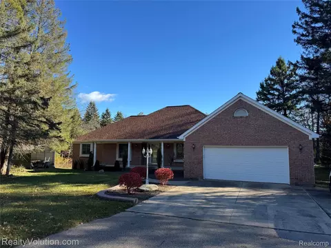 1637 S Lake Pleasant Rd, Attica, MI 48412