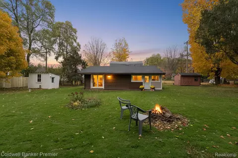 2988 Farmers Creek Rd, Metamora, MI 48455
