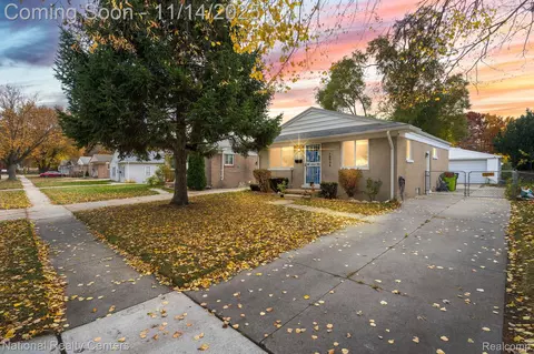 19534 Heckman St, Clinton Township, MI 48035
