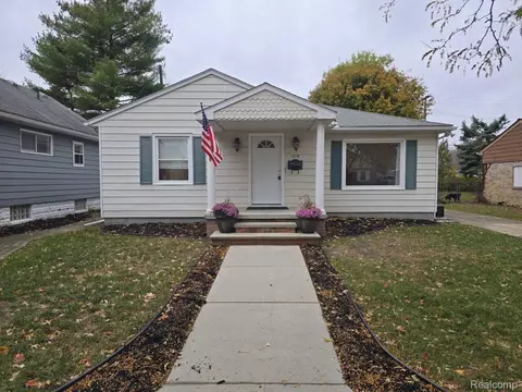 1219 16th St, Port Huron, MI 48060