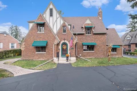 1725 Lincoln Dr, Flint, MI 48503