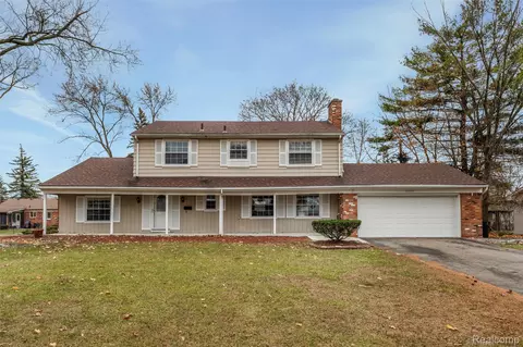 23773 Clarkson St, Southfield, MI 48033