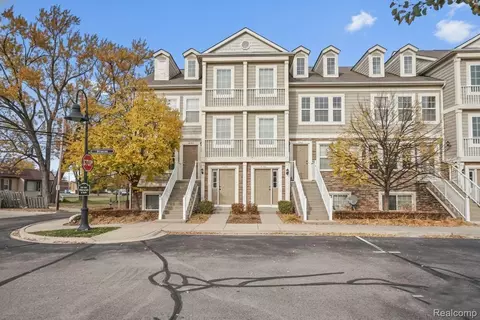 1081 Foxboro #27, Troy, MI 48083