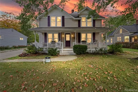 8 Hovey St, Oxford, MI 48371