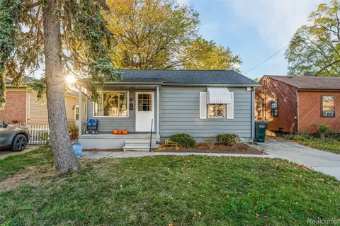 26035 Barrington St, Madison Heights, MI 48071