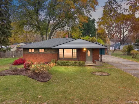 22411 Remick Dr, Clinton Township, MI 48036