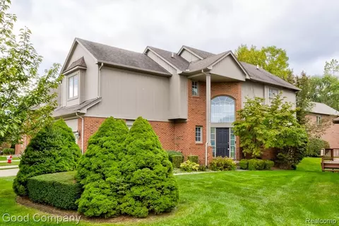 54683 Four Seasons Dr, Shelby Township, MI 48316