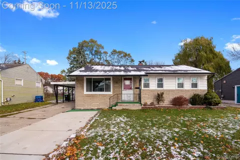 830 Westwood Dr, Fenton, MI 48430
