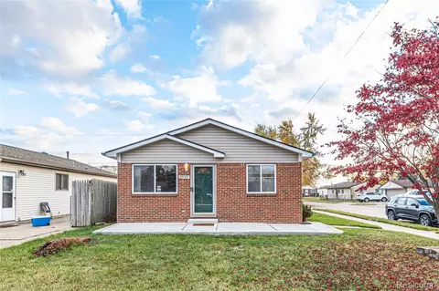 20100 E 14 Mile Rd, Roseville, MI 48066