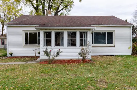 577 Peacock Ave, Pontiac, MI 48340