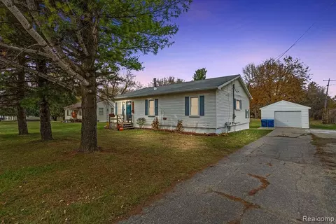 5482 Grand Blanc Rd, Swartz Creek, MI 48473