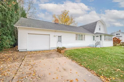 3040 E Mount Morris Rd, Mount Morris, MI 48458