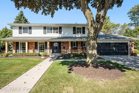 34 Putnam Pl, Village Of Grosse Pointe Shores, MI 48236