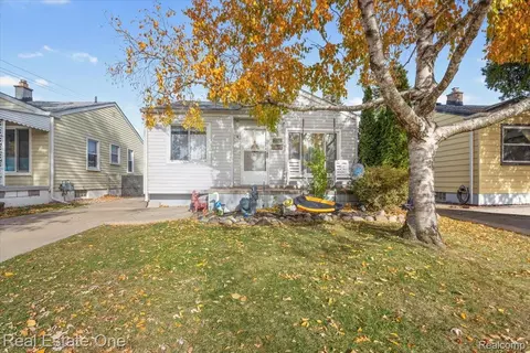 2216 Detroit Ave, Lincoln Park, MI 48146
