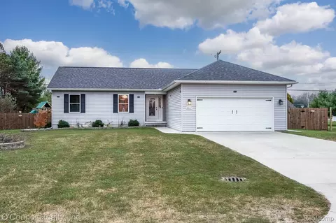 2007 Edward Ln E, Kimball, MI 48074