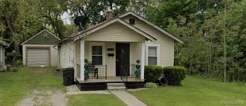 313 W Wilson Ave, Pontiac, MI 48341
