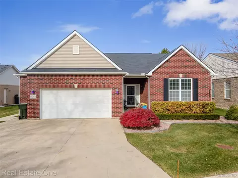 14261 Greenbrier Dr #16, Sterling Heights, MI 48313