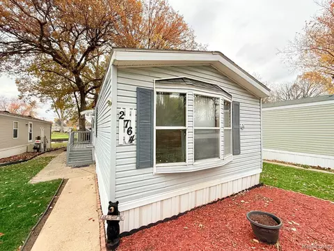 2764 Sunset Dr, Brooklyn, MI 49230