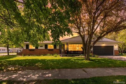 1227 N Jackson St, Lapeer, MI 48446