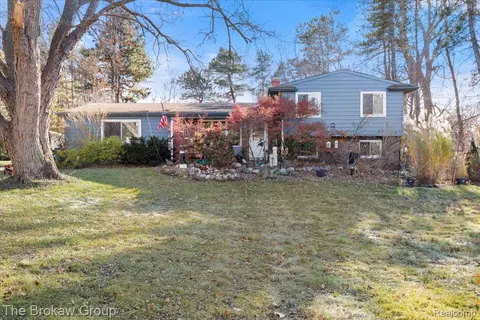 10490 Green Rd, Goodrich, MI 48438